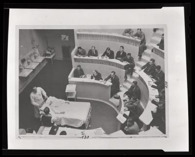 Formation: Auditoire Decker avec le professeur Rodolphe Rochat du service d'obstétrique.