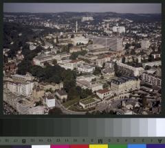 Vue aérienne du site de Champ de l'Air avec le CHUV visible au centre droite de la partie supérieure de la photographie. Devant ce dernier sont visibles successivement: l'institut de microbiologie et l'hôpital cantonal avec, de gauche à droite, le bâti…