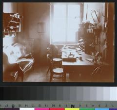 Bureau non identifié, vraisemblablement situé dans un établissement ou un cabinet médical en lien avec le Dr Eugène Bach.