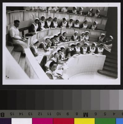 Cérémonie de remise des diplômes de l'école d'infirmières de Chantepierre (aux Allières).