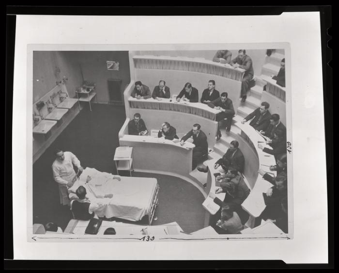 Formation: Auditoire Decker avec le professeur Rodolphe Rochat du service d'obstétrique.