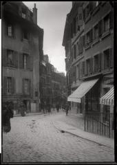 Vue de la rue du Pré, actuelle rue centrale.
